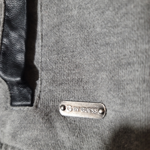 Guess - Picture 2 of 4